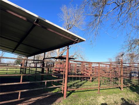 8439 Fm 442 Boling TX 77420