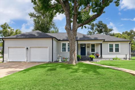 711 S Tesch Street Bellville TX 77418