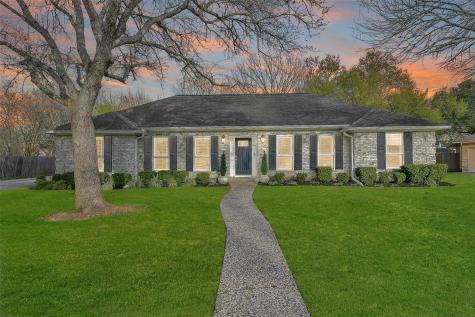 1909 Hunt Drive Friendswood TX 77546