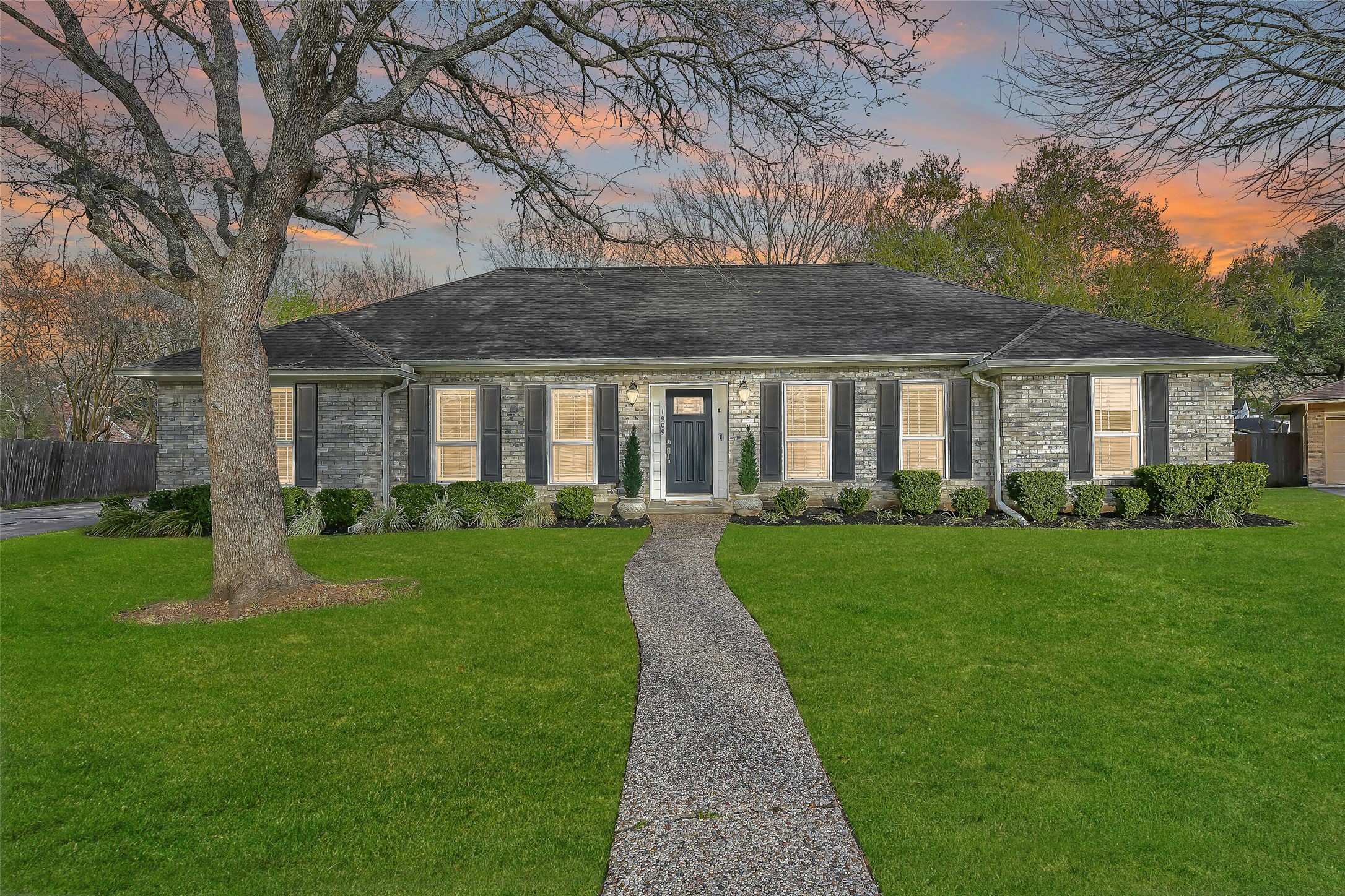 1909 Hunt Drive Friendswood TX 77546