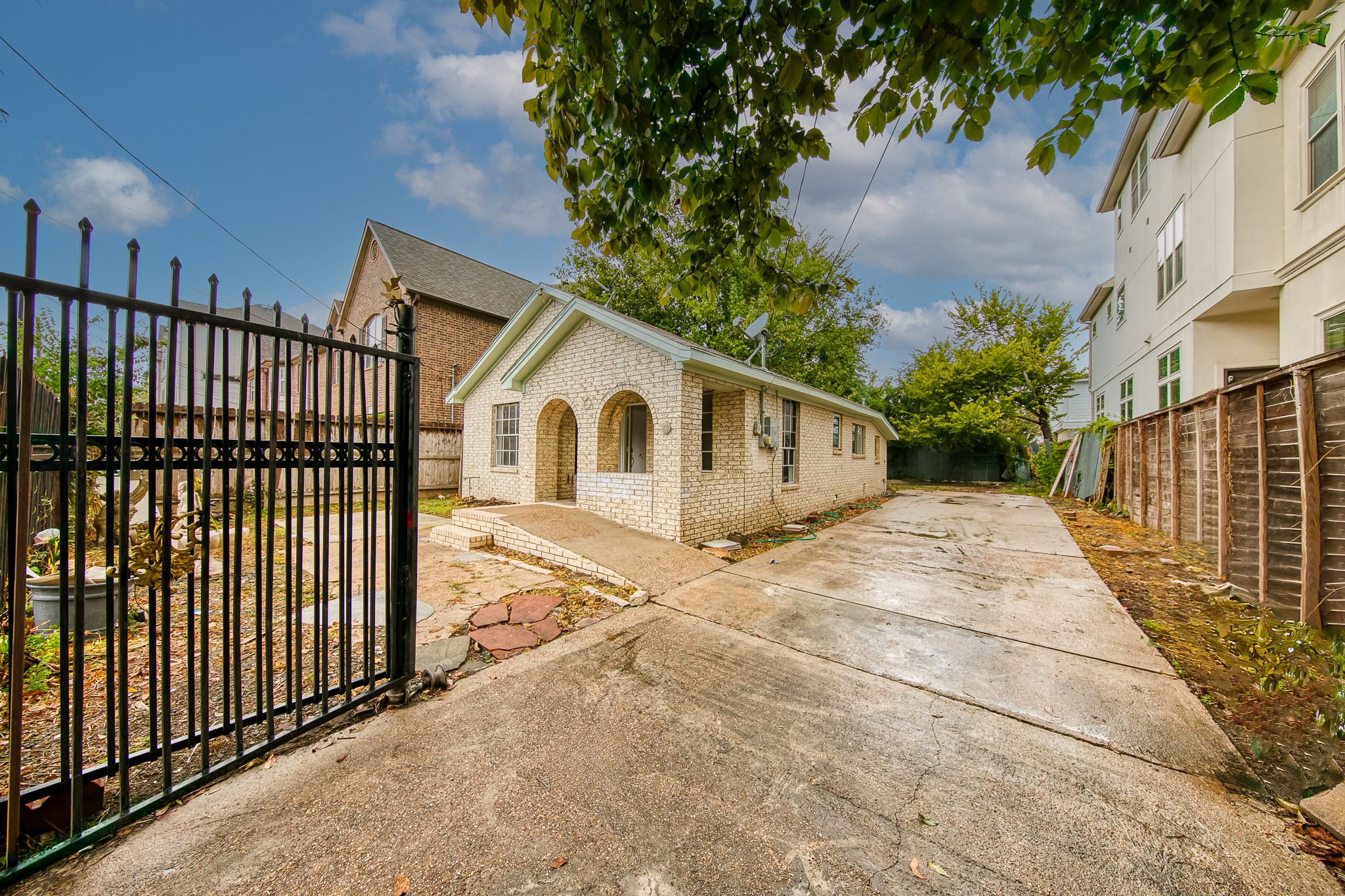 5828 Petty Street Houston TX 77007
