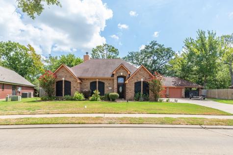 113 Williamsburg Avenue Clute TX 77531