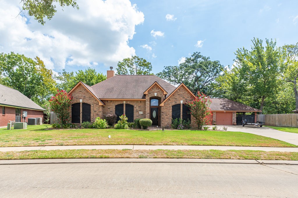 113 Williamsburg Avenue Clute TX 77531