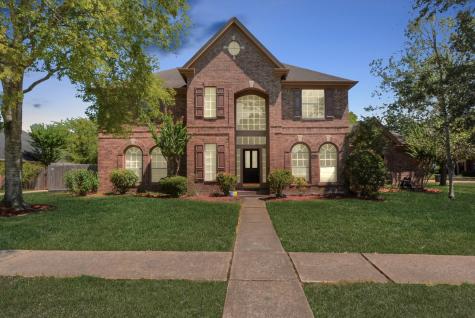 607 Fernwood Drive Friendswood TX 77546