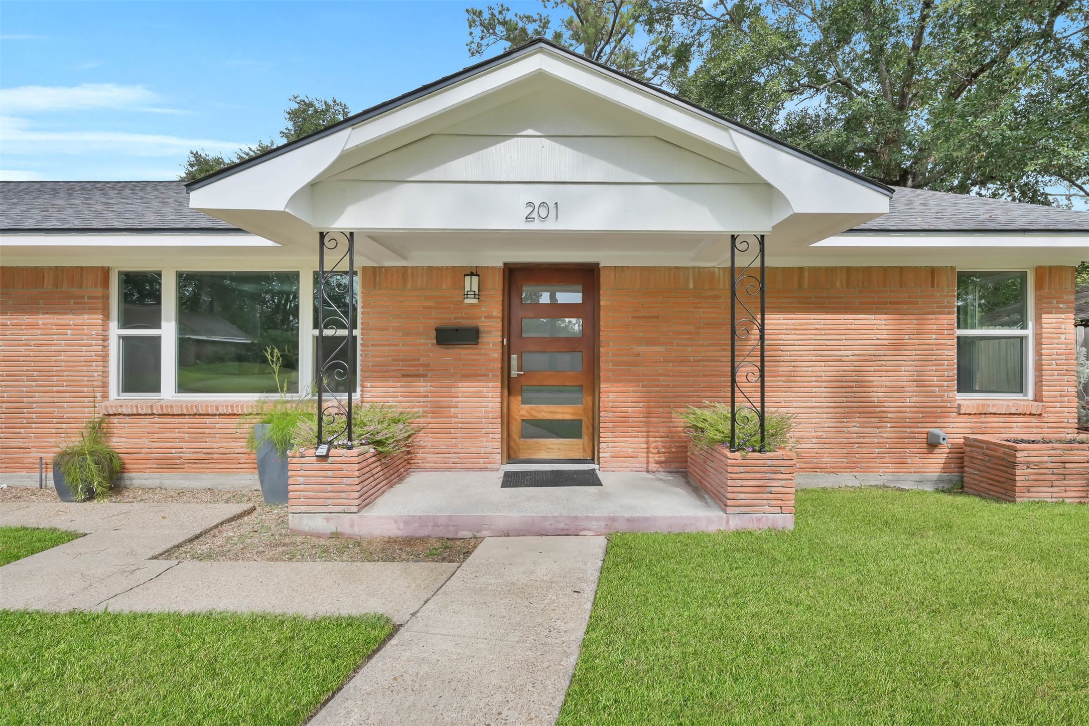 201 S Woodsway Street W Conroe TX 77301