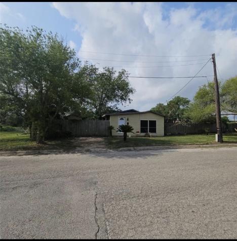 327 E B Avenue Kingsville TX 78363