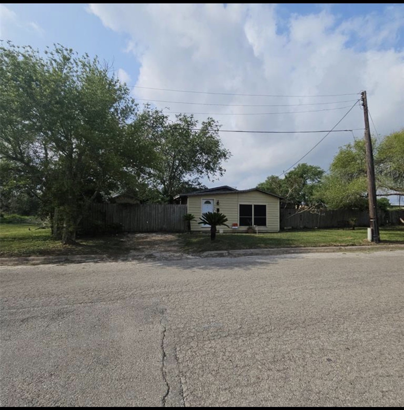 327 E B Avenue Kingsville TX 78363