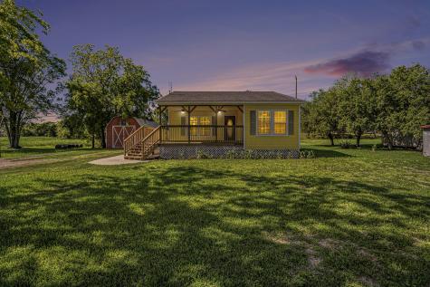 8023 Meadowbrook Drive Hitchcock TX 77563