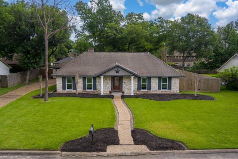 711 Quaker Drive Friendswood TX 77546