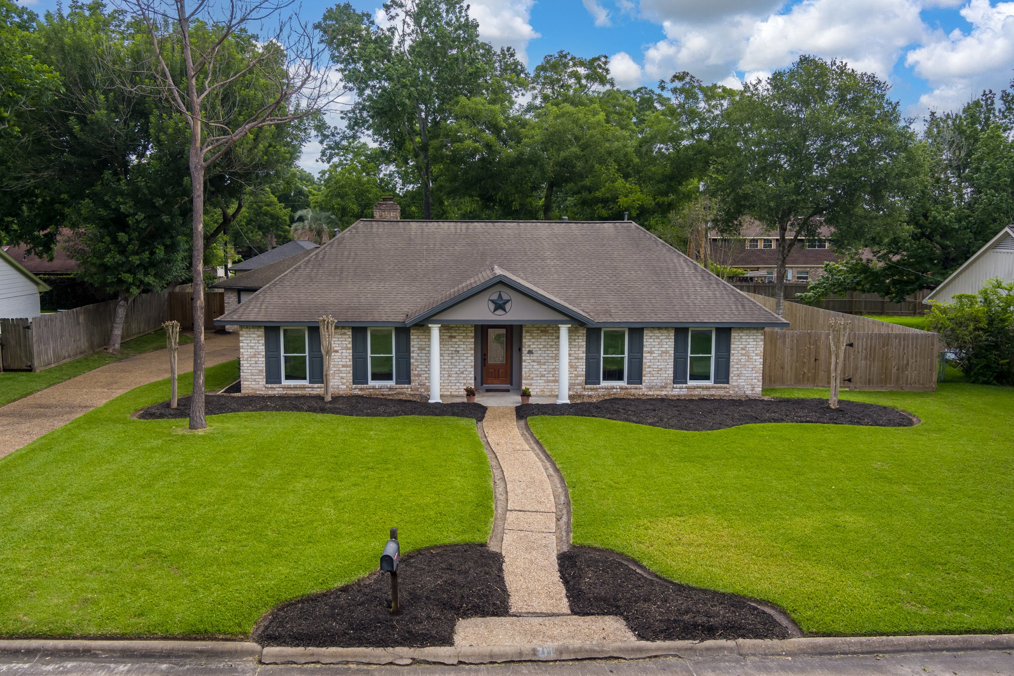 711 Quaker Drive Friendswood TX 77546