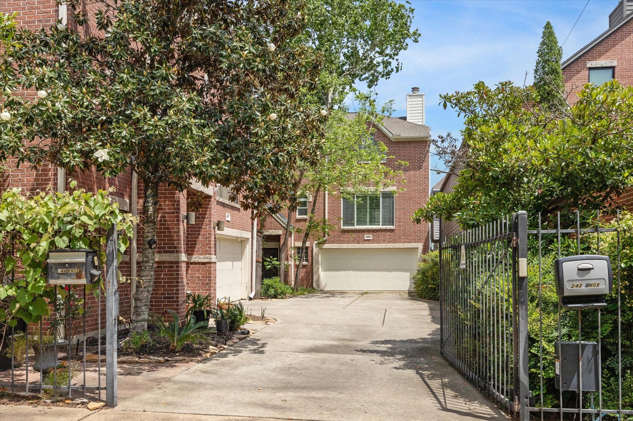 242 Knox Street Houston TX 77007