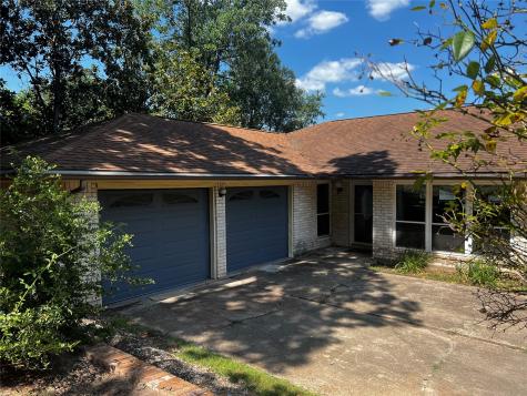 230 W Lake Drive Livingston TX 77351