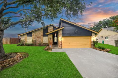 37 Wagon Lane Loop Angleton TX 77515
