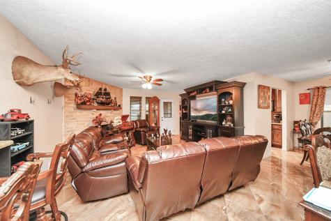 37 Wagon Lane Loop Angleton TX 77515