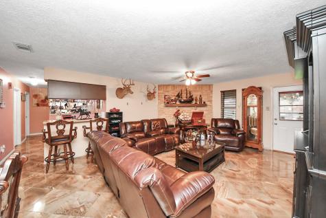 37 Wagon Lane Loop Angleton TX 77515