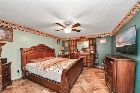 37 Wagon Lane Loop Angleton TX 77515