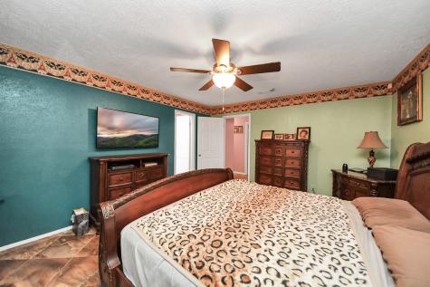 37 Wagon Lane Loop Angleton TX 77515