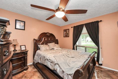 37 Wagon Lane Loop Angleton TX 77515