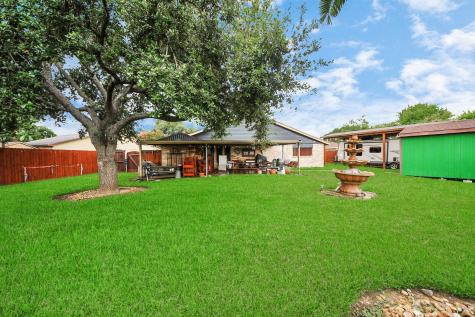 37 Wagon Lane Loop Angleton TX 77515