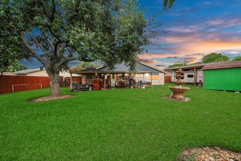 37 Wagon Lane Loop Angleton TX 77515