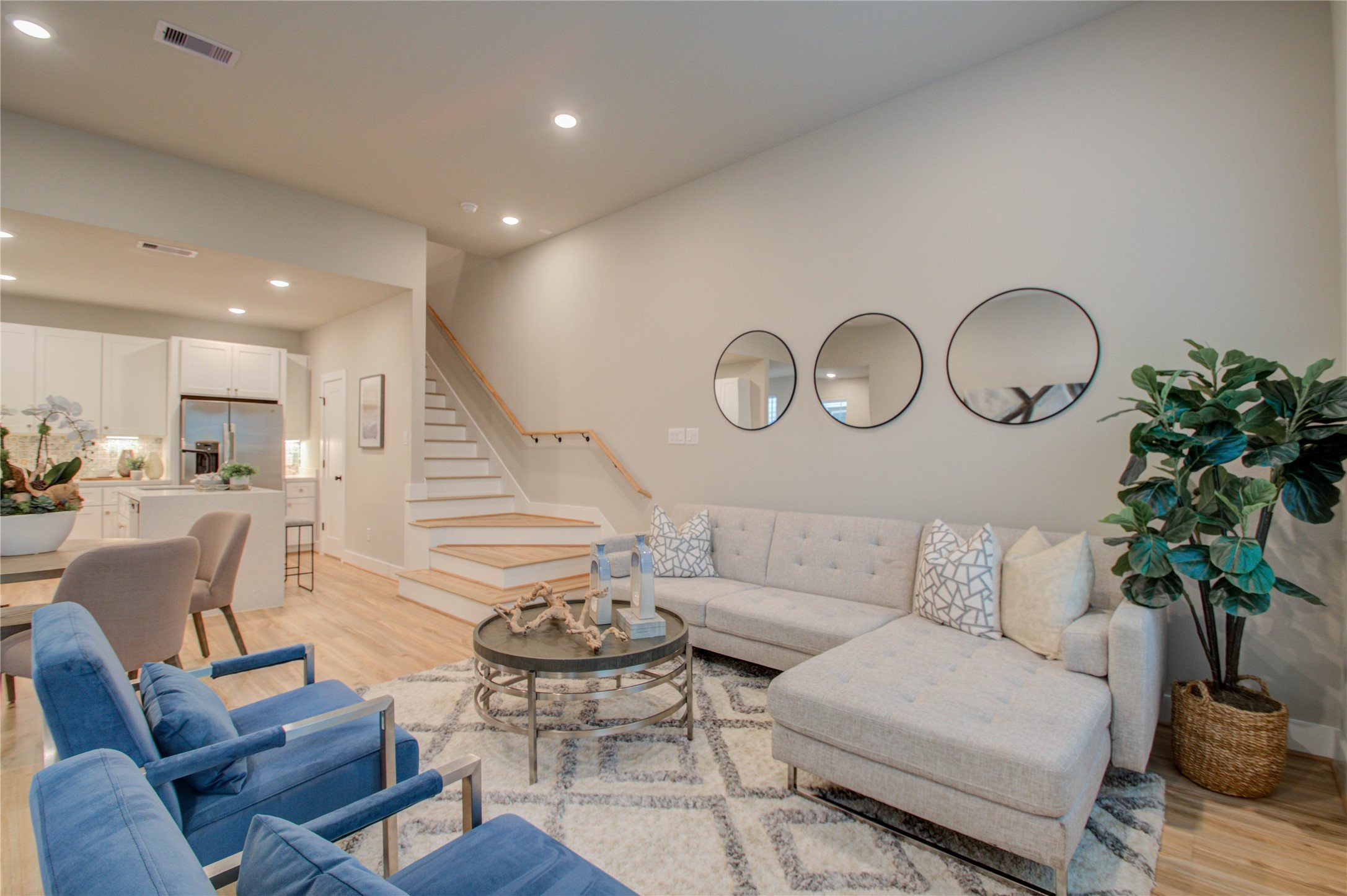 5823 Francis Oak Place Houston TX 77091