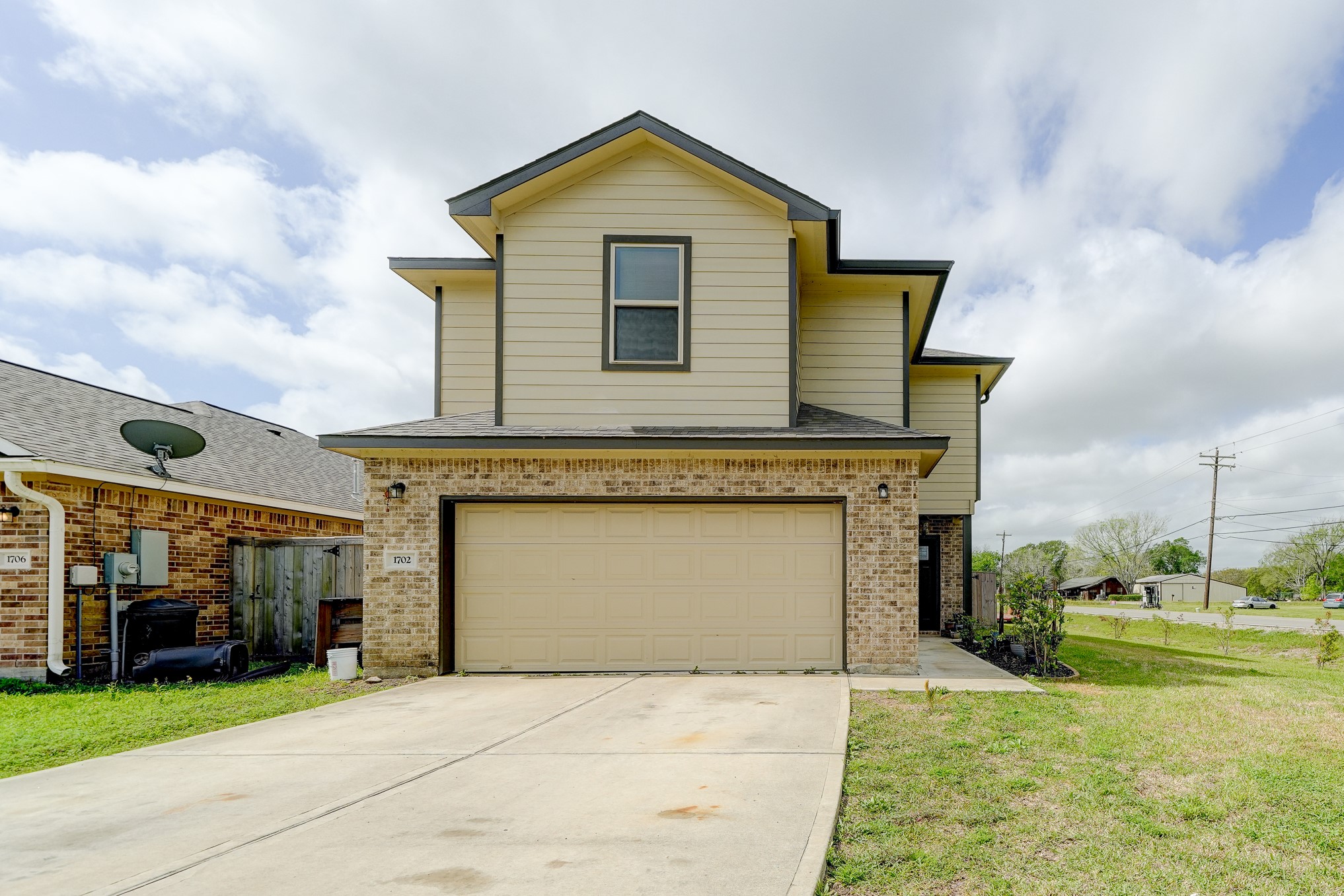 1702 Avenue J Danbury TX 77534