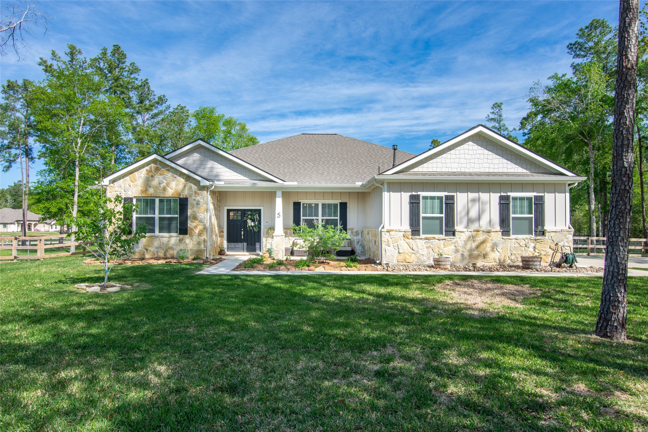 5 Lucas Crossing Huntsville TX 77320