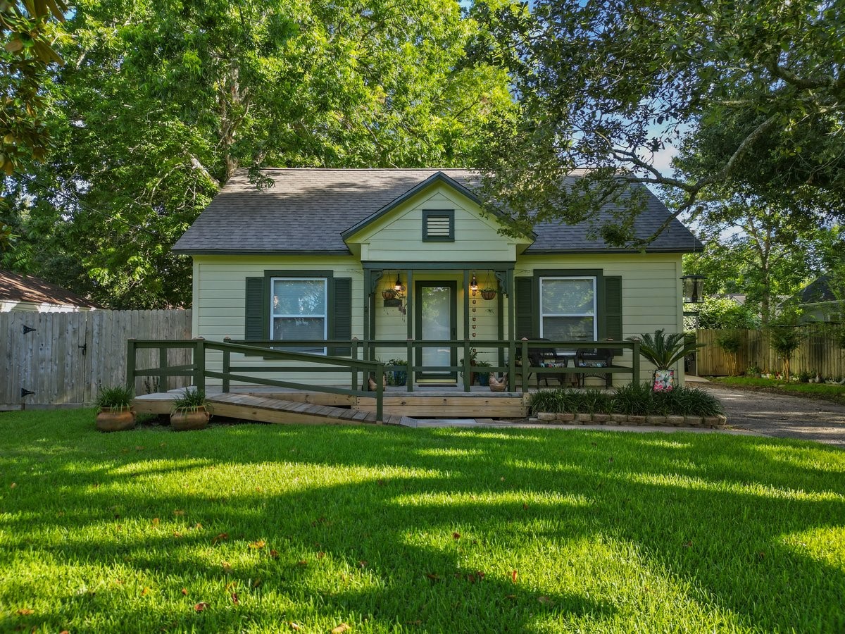 813 W Sidnor Street Alvin TX 77511