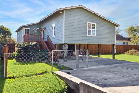 327 Kansas Street Bacliff TX 77518