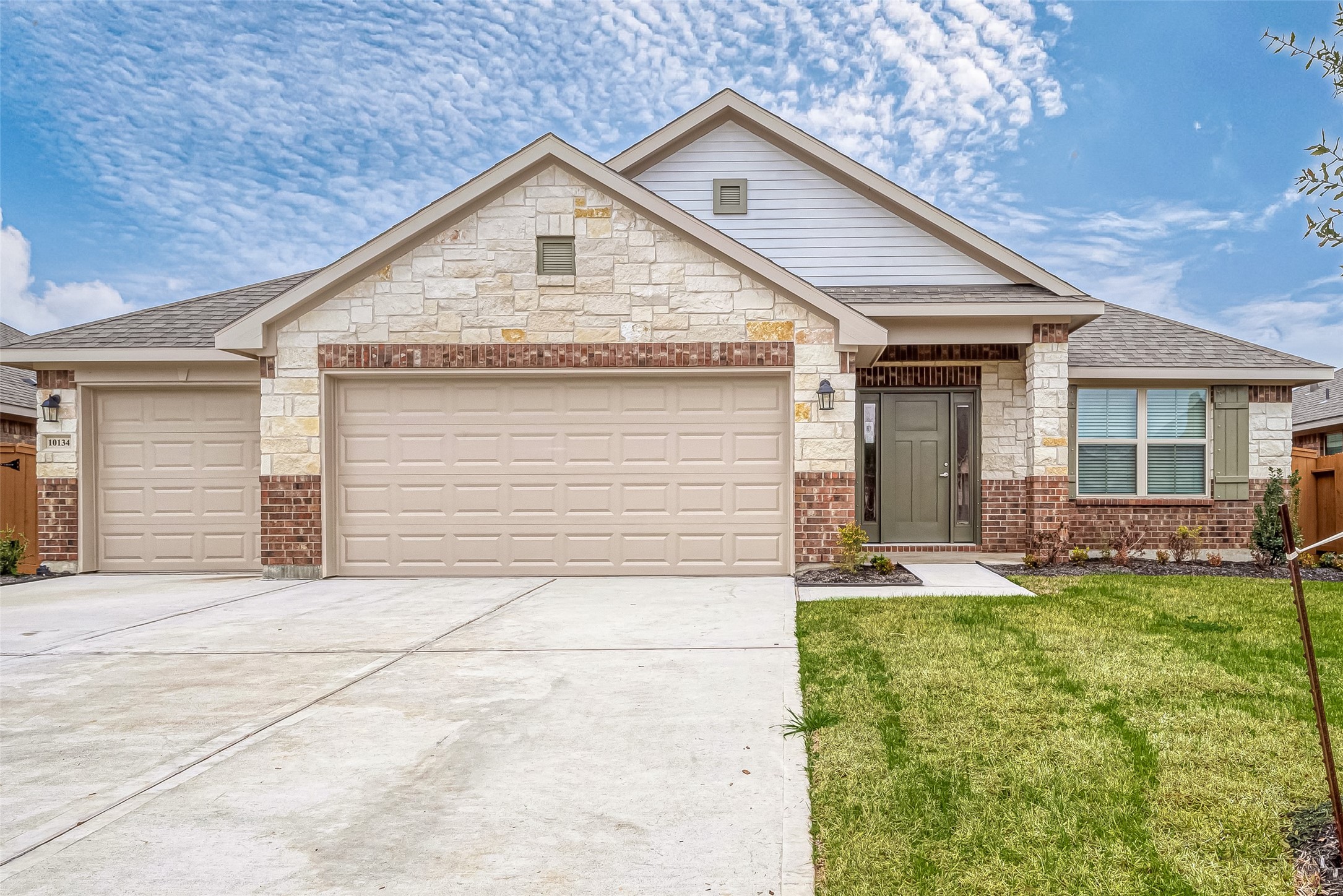 10134 Whitney Reach Drive Rosharon TX 77583