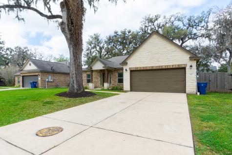 212 Prescott Drive West Columbia TX 77486