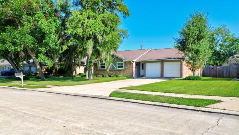 122 Cottonwood Street Lake Jackson TX 77566