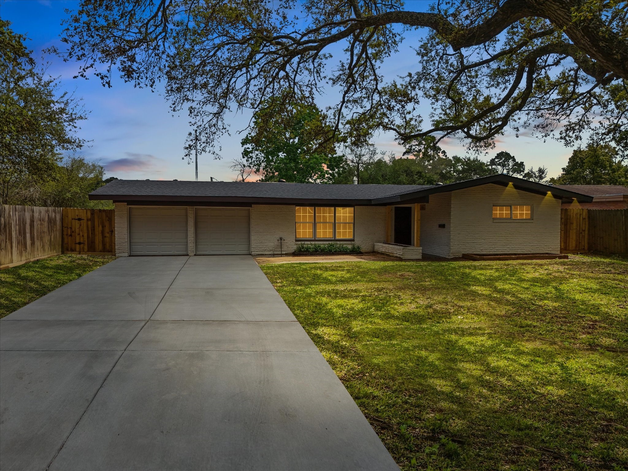106 Crestview Drive Hitchcock TX 77563