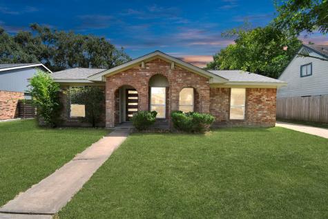 11811 Amblewood Drive Meadows Place TX 77477