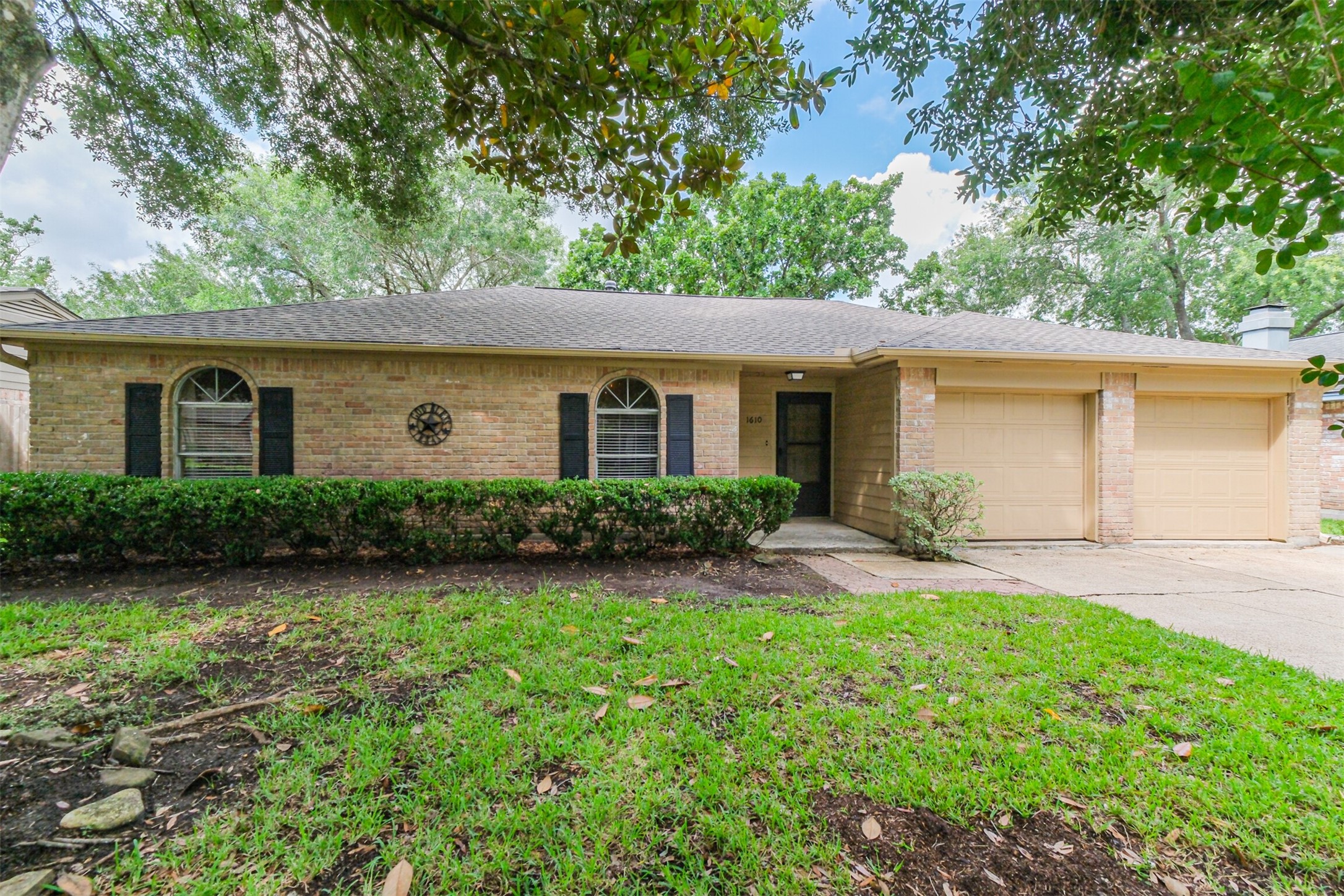 1610 Dixie Hollow Street Pearland TX 77581