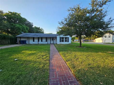 204 13th Avenue N Texas City TX 77590
