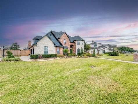 2228 Lakeway Drive Friendswood TX 77546