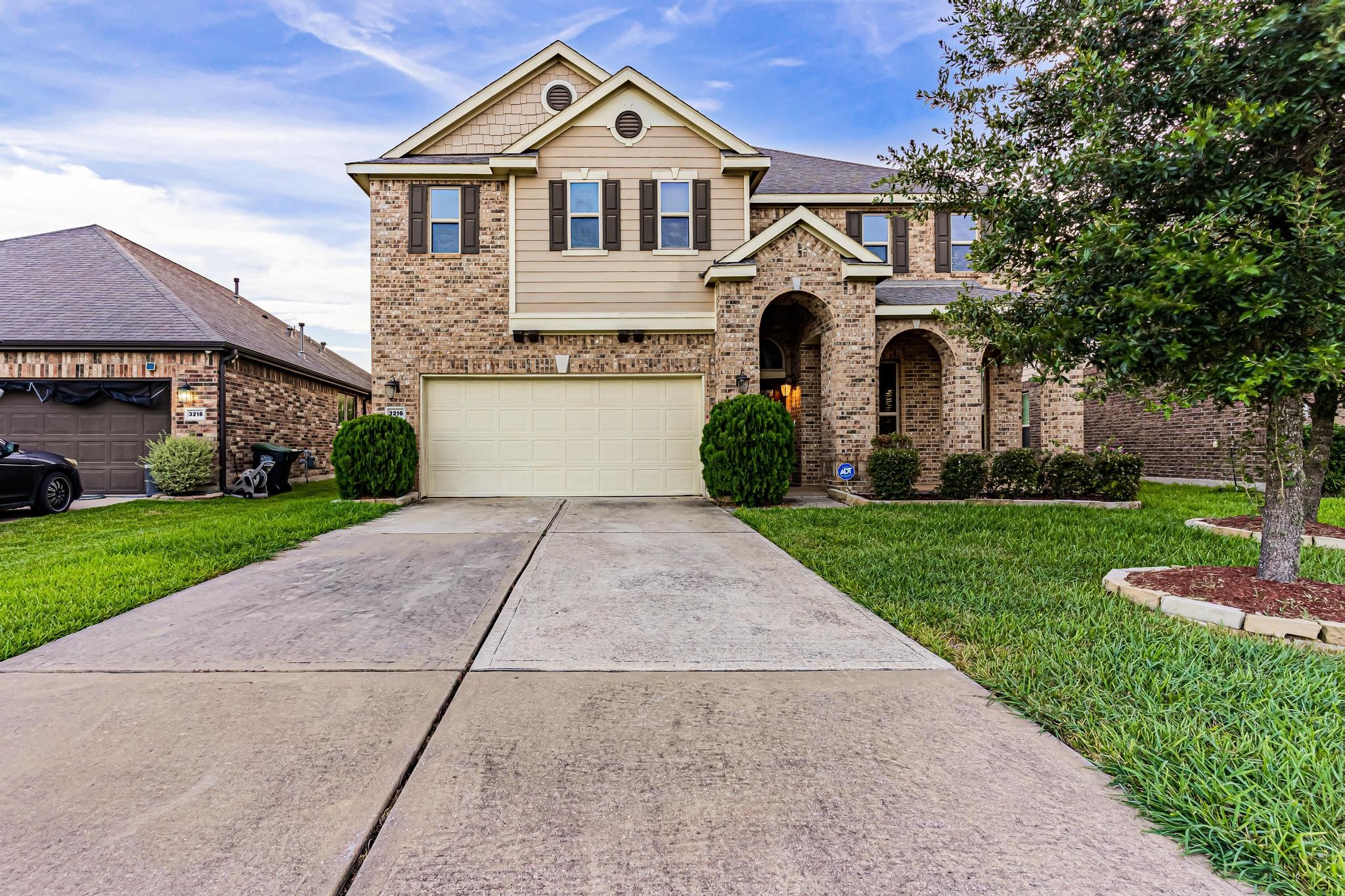 3216 Laurel Bend Lane Pearland TX 77584
