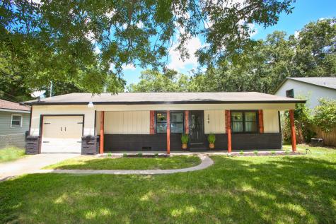 200 W Orchard Street Clute TX 77531