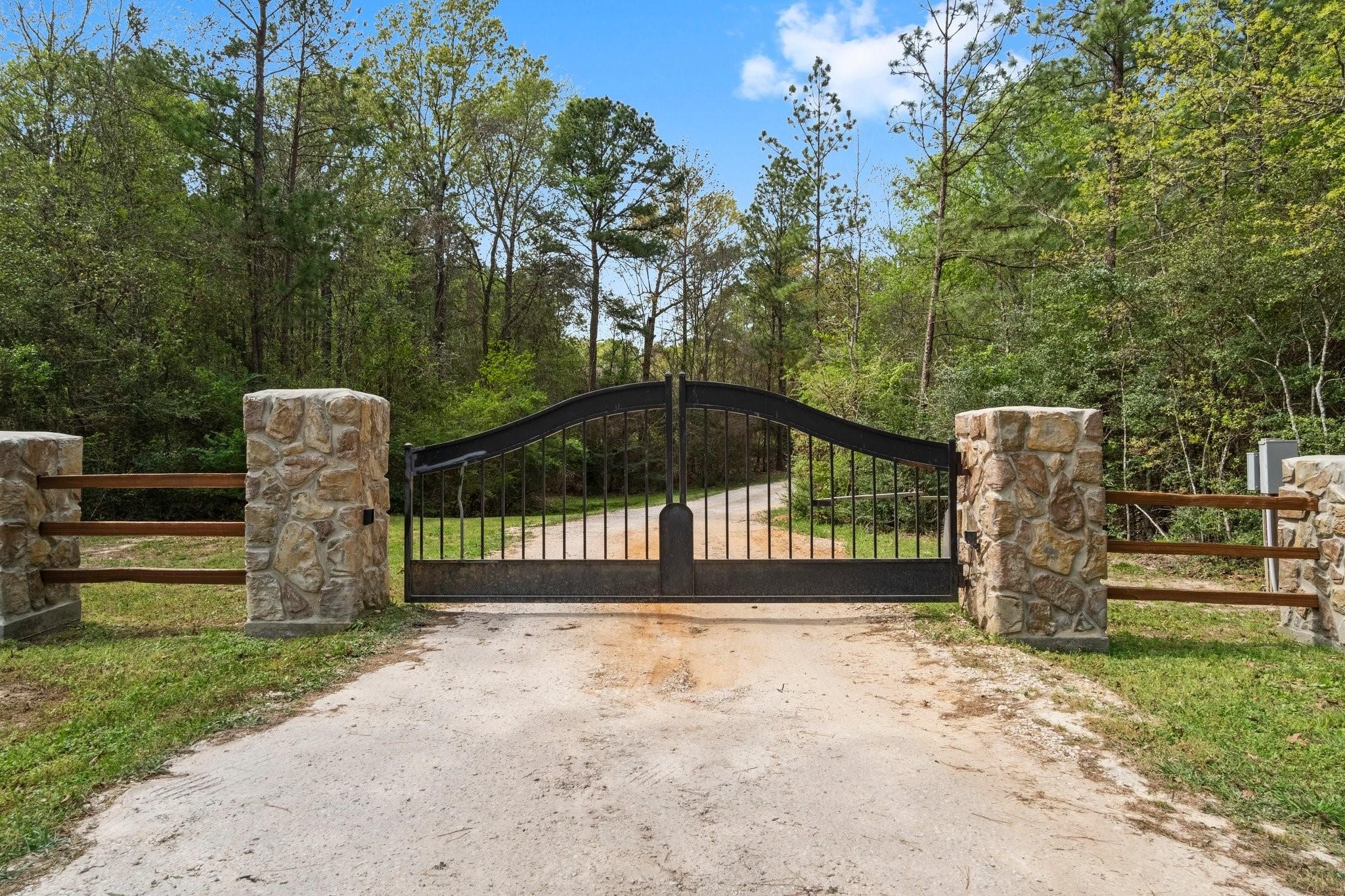 1868 S Fm 1988 Livingston TX 77351