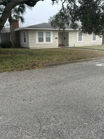 118 Tarpon Avenue Galveston TX 77550