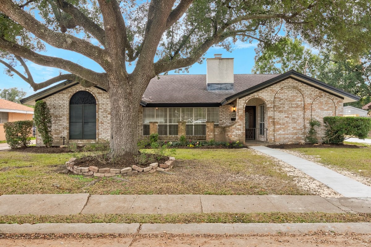 1104 N 30th Street Nederland TX 77627