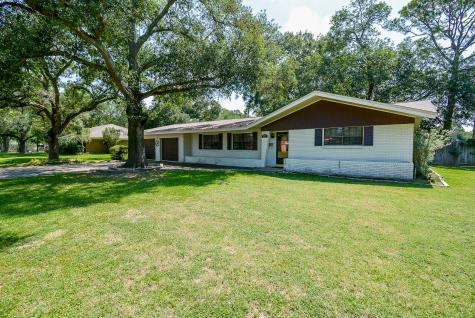 902 Avenue I El Campo TX 77437