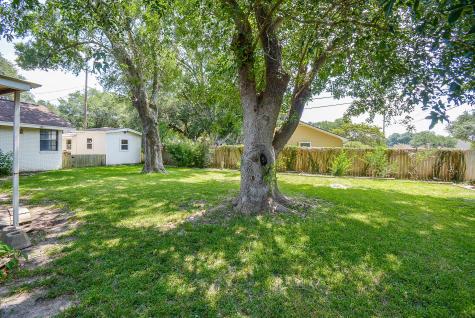 902 Avenue I El Campo TX 77437