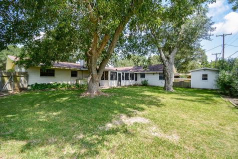 902 Avenue I El Campo TX 77437