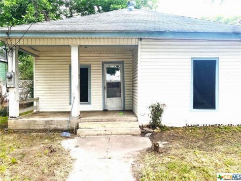 923 N College Street Gonzales TX 78629