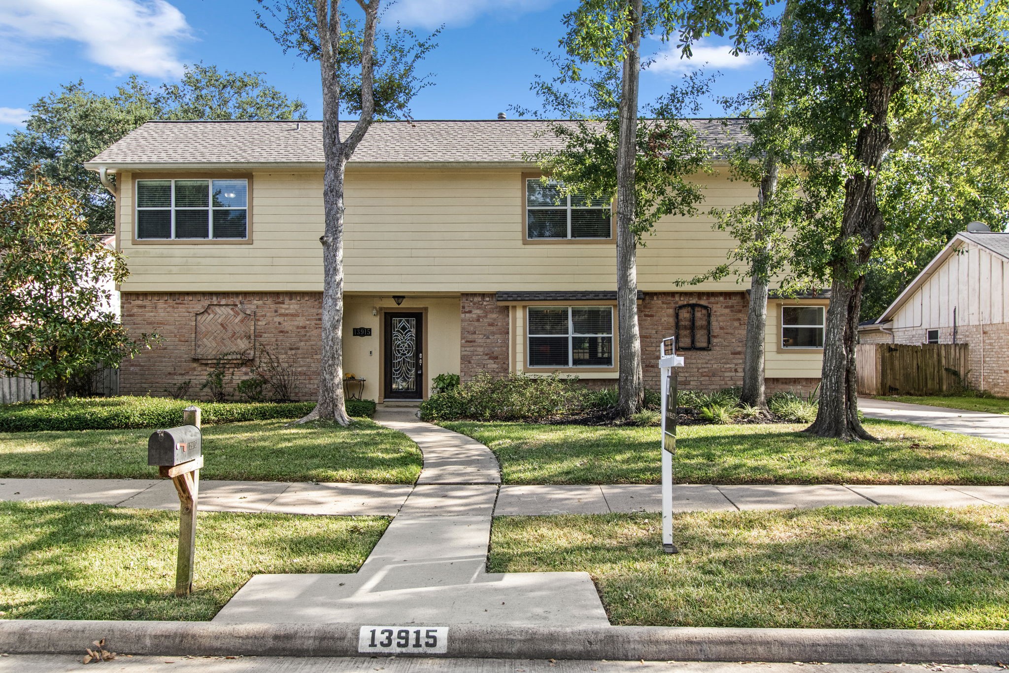 13915 Ivymount Drive Sugar Land TX 77498