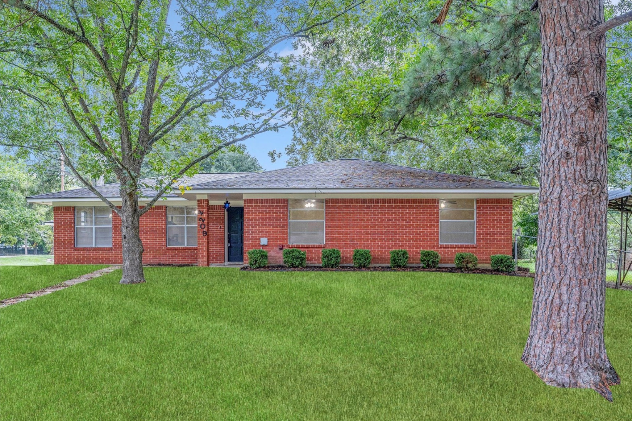 2209 Badger Lane Huntsville TX 77320