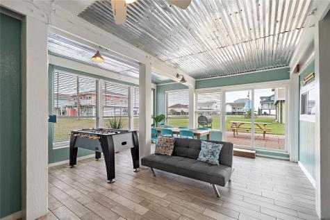 21623 Zachary Galveston TX 77554