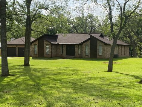 127 Woodcrest Street Clute TX 77531